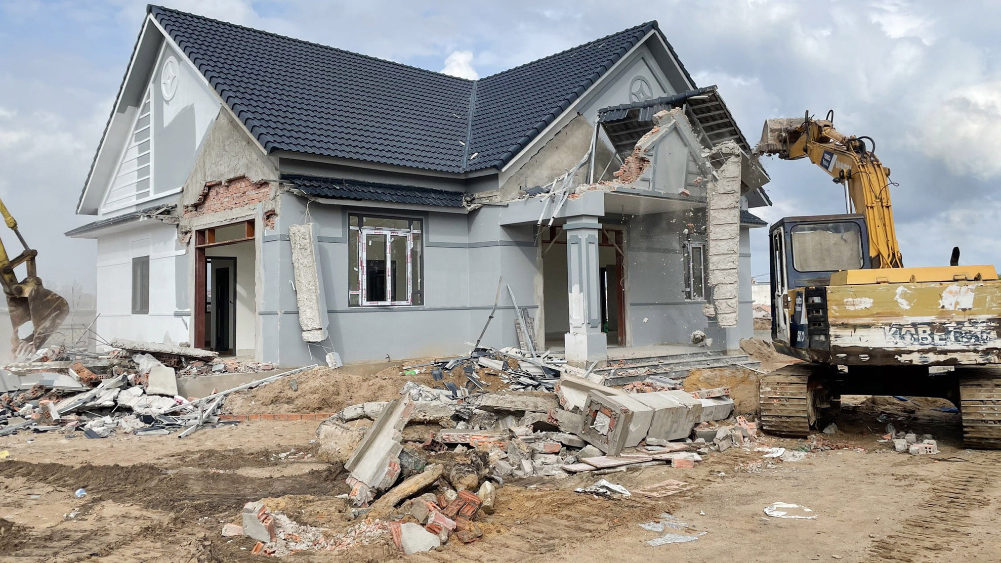 Sự khác nhau giữa xây dựng sai phép và xây dựng không phép