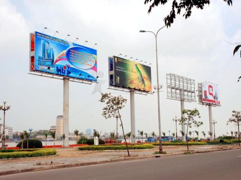 Đặt biển hiệu quảng cáo như thế nào cho đúng pháp luật?