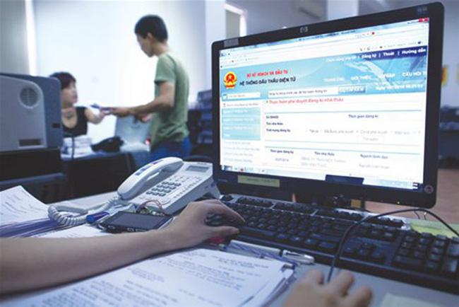 A person using a computer

Description automatically generated