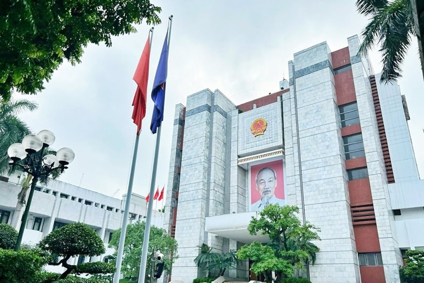Thẩm quyền cho thuê đất nông nghiệp được quy định như thế nào?