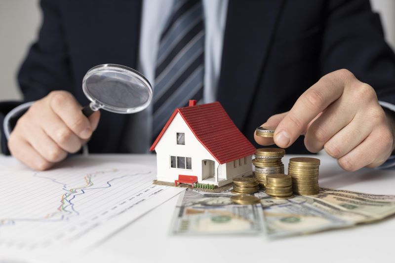 Bất động sản là tài sản chung của vợ chồng thì có được áp dụng biện pháp phong tỏa tài sản không?