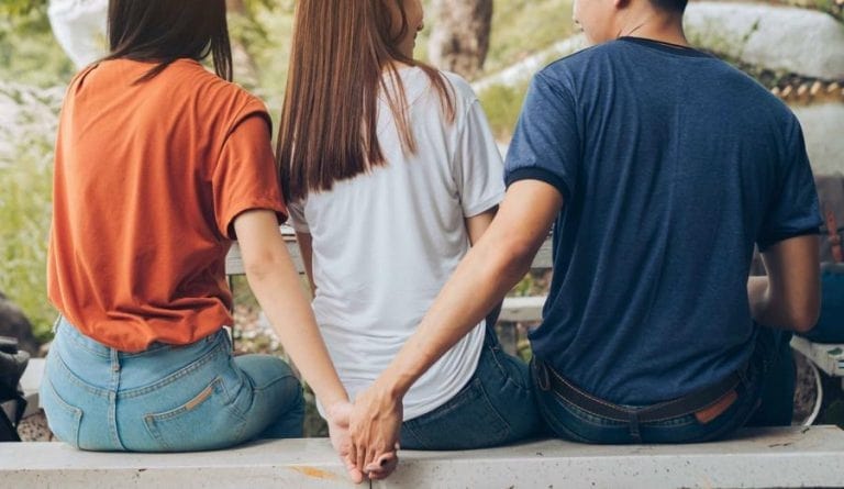 Giật chồng người khác được hiểu như thế nào?