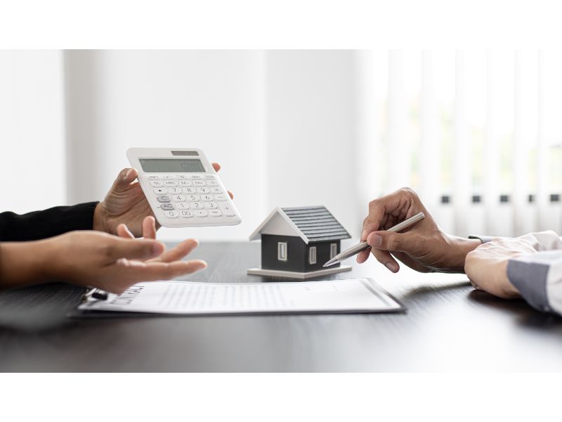 Có nên dùng nội dung hợp đồng mua bán nhà có mẫu sẵn trên mạng không? Tại sao?