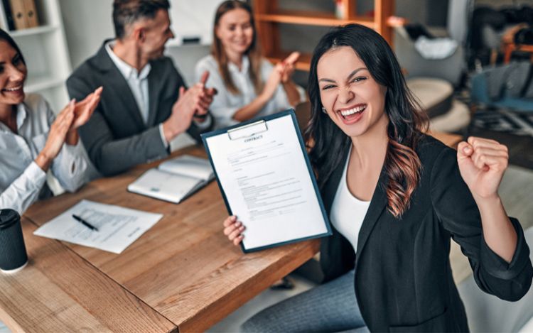 Phân tích pháp lý đầy đủ về biên bản bàn giao công việc: quy định, nội dung và thực tiễn áp dụng