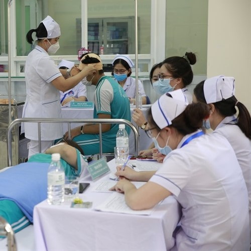 Quy định pháp luật liên quan đến hợp đồng lao động cho nhân viên y tế
