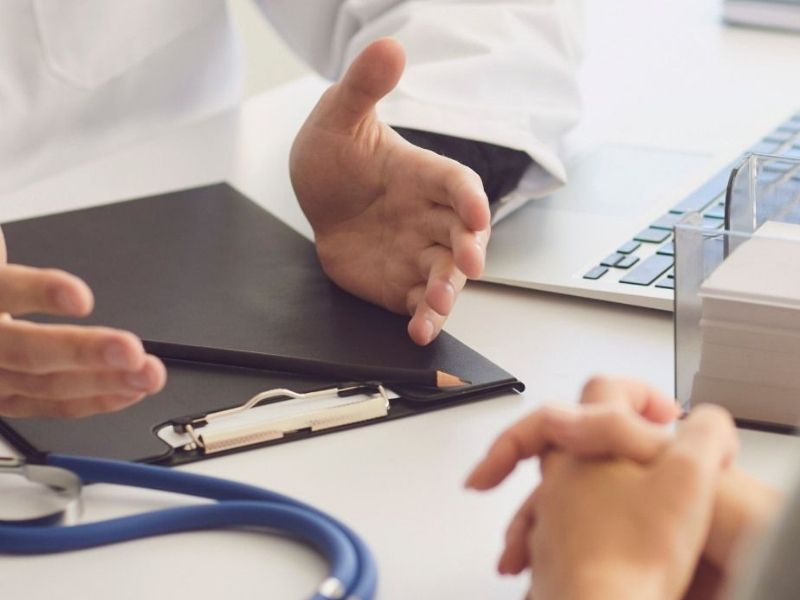 Quyền yêu cầu khám chữa bệnh của bệnh nhân - NPLaw giải đáp